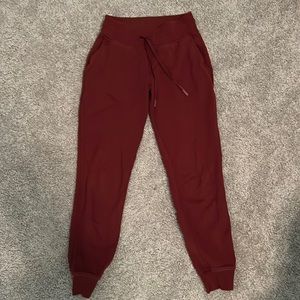 Lululemon burgundy high waisted joggers size 4!